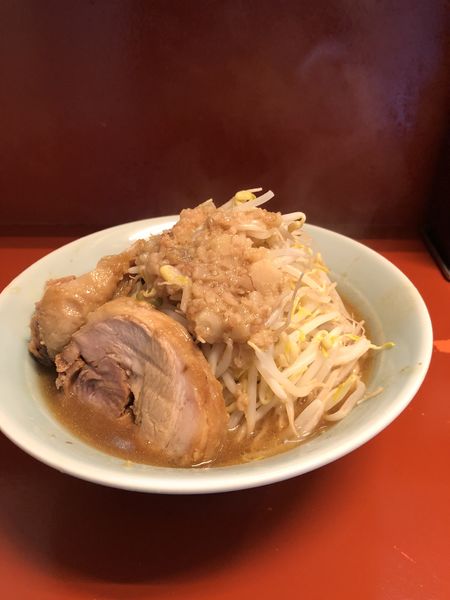 「中ラーメン豚増し」@立川マシマシ 5号店（神保町店）の写真