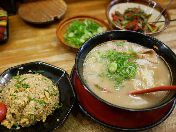 「チャーハンセット 麺硬め+サービスネギ追加」@うま屋ラーメン 錦店の写真
