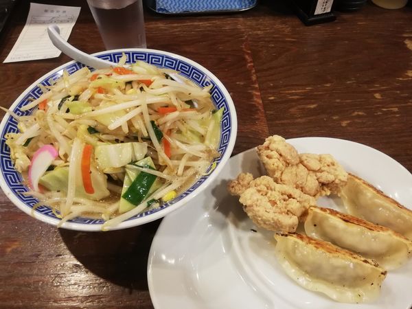「タンカラギョウ　890円(タンメン、から揚げ、餃子)」@トナリ 丸の内店の写真