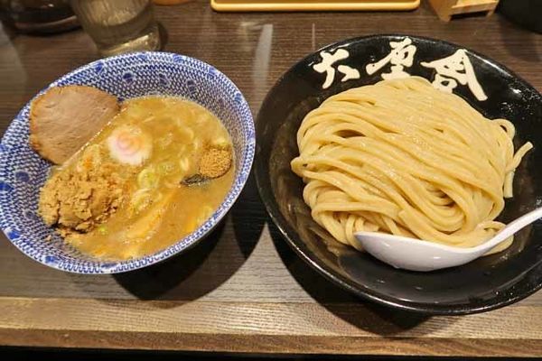「つけめん並　850円＋豚ほぐし　180円」@六厘舎 上野店の写真