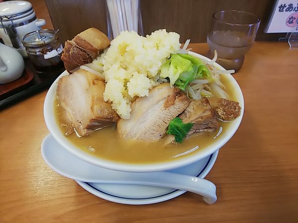 「豚みそ 大 チャーシュー3枚 野菜普通盛 ニンニク増し・脂多め」@麺や たけまさの写真
