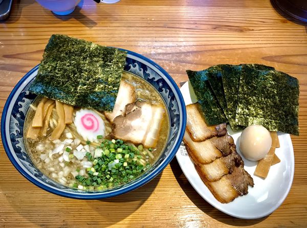「濃厚煮干しそば大盛り+全部のせ」@こだわり麺工房 たごの写真