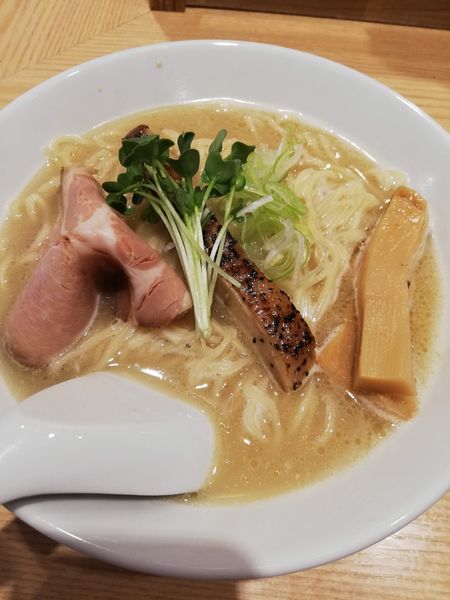 「鶏白湯らーめん」@麺場 二寅 秋津本店の写真