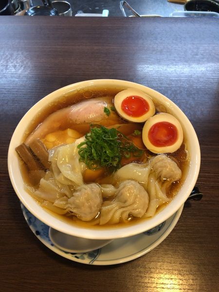 「特製醤油らぁ麺　ワンタン追加！」@らぁ麺 紫陽花の写真
