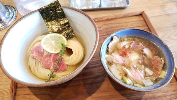 「昆布水のつけめん塩(並)250g900円＋味玉100円」@YOKOKURA STOREHOUSEの写真