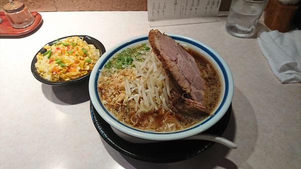 「醤油ラーメン大盛＋おにぎり」@神名備の写真