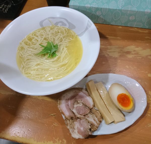 「塩らぁめん 爆じゅう餃子」@爆じゅう餃子 餃点の写真