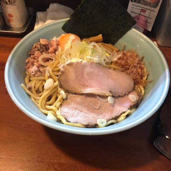 「油そば大盛り、温玉、チャーシュー1枚プラス」@兎に角 松戸店の写真