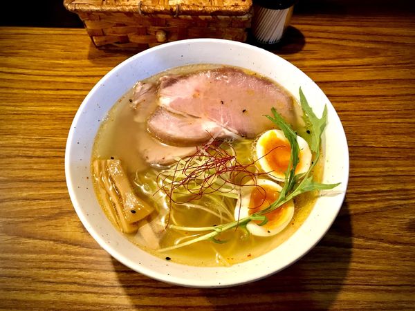 「ニンニク塩そば+レアチャーシュー、煮卵」@麺屋 誠の写真