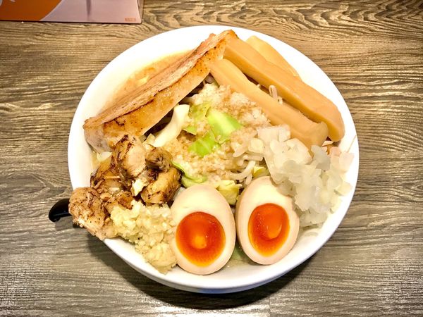 「ラーメン+全部のせ」@継承あっ晴れ 八事店の写真