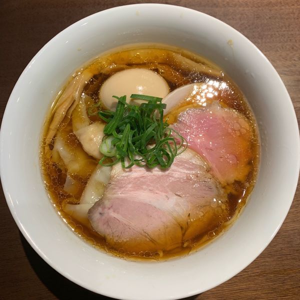 「醤油特製らぁ麺1100円。」@らぁ麺 すぎ本の写真