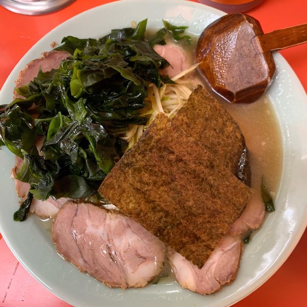 「ネギチャーシューメン1050円＋わかめ増し100円＋小ライス10」@ラーメンショップ 川崎水沢店の写真