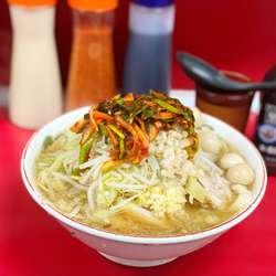 レギュラーラーメン豚入り ニンニク少なめアブラ