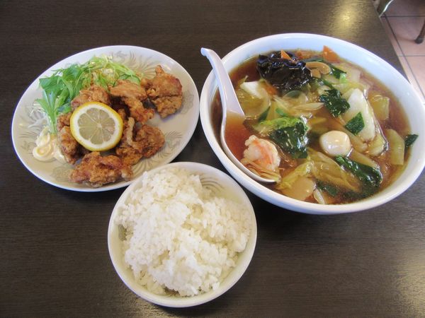 「Ｄセット　広東麺へ変更＋唐揚げ＋ライス（１１７５円）」@中国家庭料理 異風園の写真