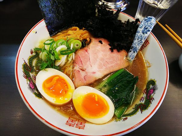 「味玉醤油とバラ海苔」@中華麺きなりの写真