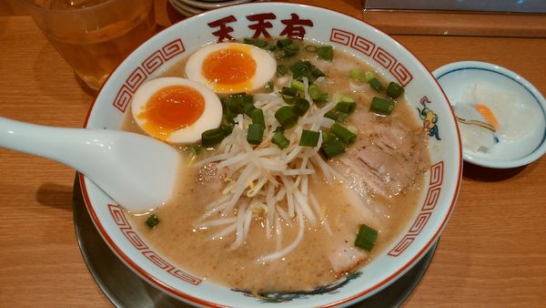 「味玉付きラーメン￥750-」@らーめん天天有 神田の写真