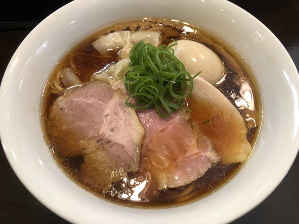 「醤油特製らぁ麺（1100円）」@らぁ麺 すぎ本の写真