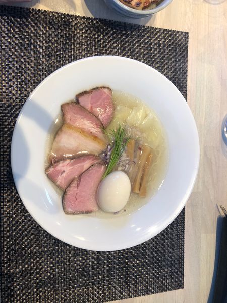 「塩らーめん」@宍道湖しじみ中華蕎麦 琥珀 東京本店の写真