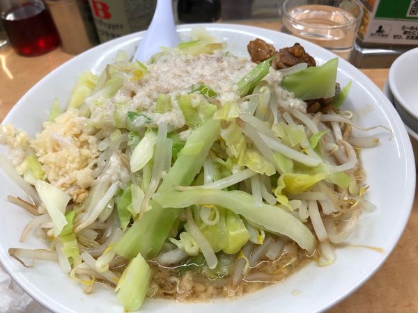 「濃厚ぎ郎(ヤサイ、アブラ)+生玉子」@ら~めんぎょうてん屋 海老名店の写真