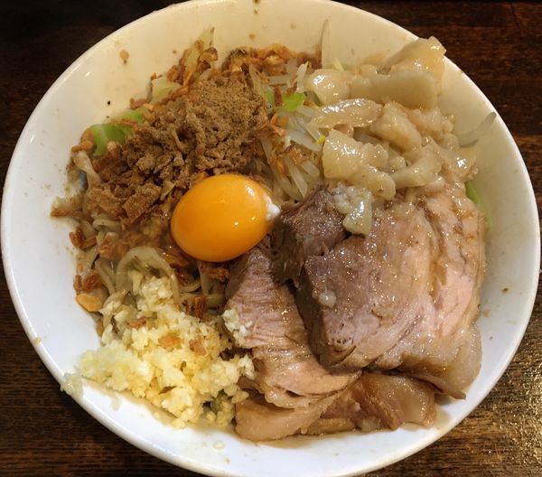 「まぜそば うずら ショウガ ニンニク アブラ 魚粉」@麺屋 鳳の写真