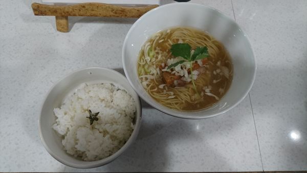 「3種類の煮干しの白醤油煮干しそば￥950。」@ラーメン星印の写真