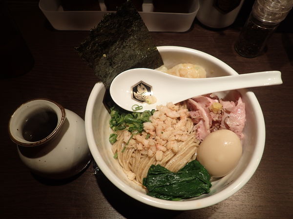 「特製甘えび油そば(1140円)」@真鯛らーめん 麺魚 神保町店の写真