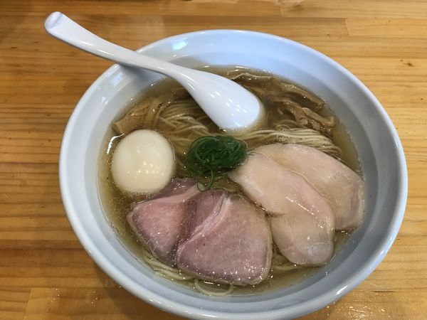 「白醤油ラーメン全乗」@麺響万蕾の写真
