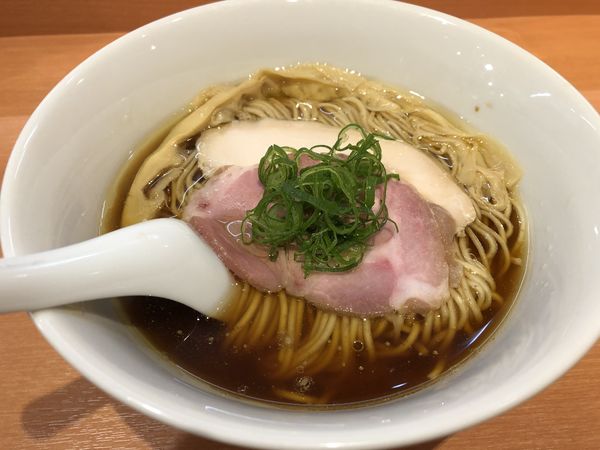 「醤油らぁ麺800円」@らぁ麺 はやし田 池袋店の写真