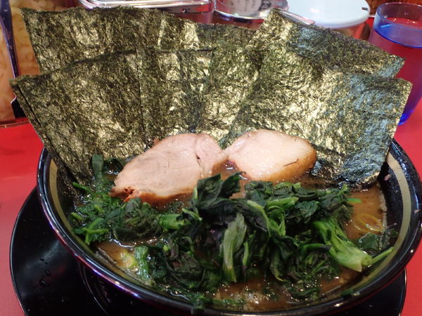 「ラーメン＋ほうれん草」@家系ラーメン 王道 神道家の写真