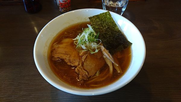 「ラーメン（720円）＋味玉（100円）」@荻窪らーめん 栄龍軒の写真