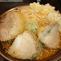 辛味噌らーめん豚(1050円)大盛(100円)玉ねぎ(50)