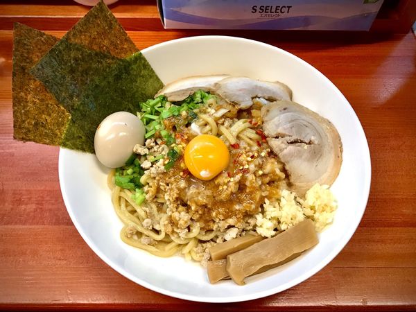 「油そば全部のせ」@らーめん・油そば 笑びすの写真