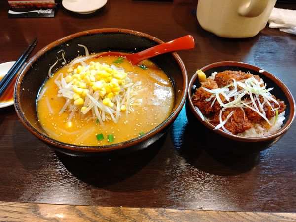 「カツ丼セット(味噌ラーメン+カツ丼)880円+餃子300円」@らぁめん味蔵の写真