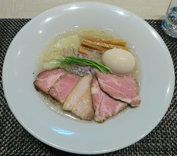 「特製中華蕎麦＜塩＞」@宍道湖しじみ中華蕎麦 琥珀 東京本店の写真