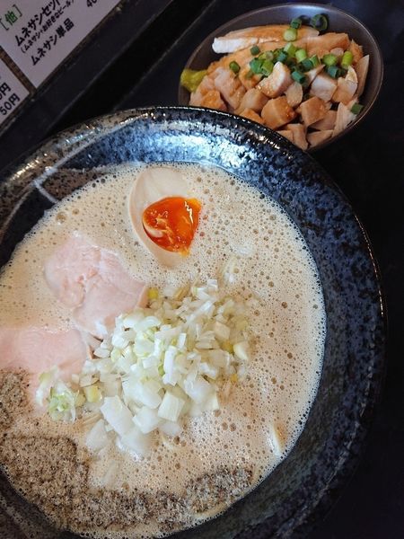「アワニボ＋ツンドリ丼」@アワトロ龍宮の写真