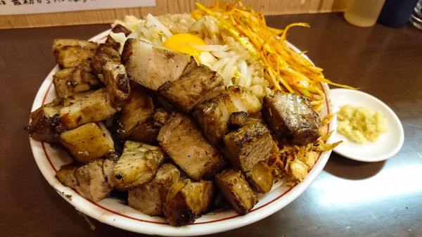 「汁なし+大盛り+豚豚豚増し」@自家製麺 まさきの写真