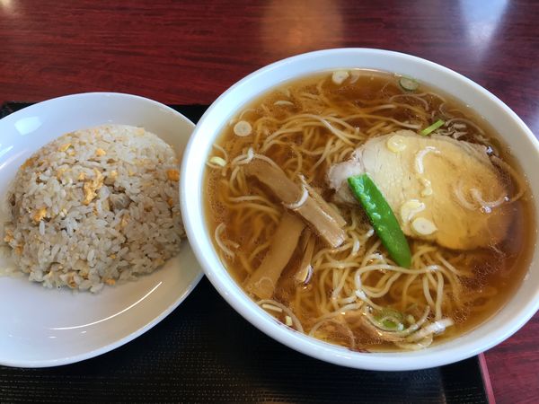 「ラーメン+半チャーハンセット 800円」@中国飯店 東龍の写真