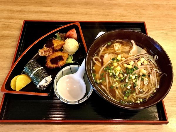 「かつLランチ(和風らーめん、味噌カツ、おにぎり)」@和風らーめん処 みや古の写真