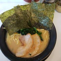 豚骨醤油ラーメン　麺固め　700円