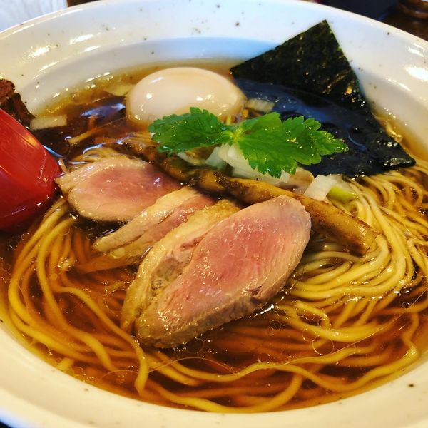 「鴨清湯醤油ラーメン　味玉」@鴨麺 あら井の写真