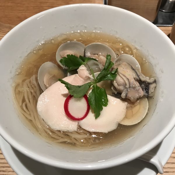 「蛤と牡蠣 汐Soba（￥1,100）」@銀座 篝 ルクア大阪店の写真