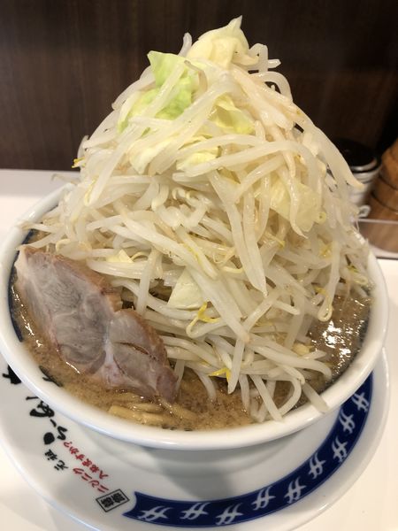 「らーめん中盛り(野菜マシ)」@ラーメン大 柏店の写真