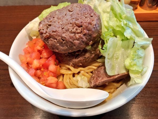 「期間限定 ダブルチーズバーガーまぜそば」@麺処 わた琉の写真