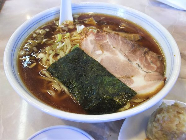 「らーめん￥620＋シュウマイ（3個付）￥260」@来集軒 久下店の写真