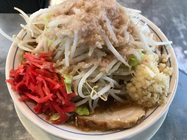 「野菜少し多め、ニンニク、多め、濃いめ、紅ショウガ」@らーめん大 練馬店の写真