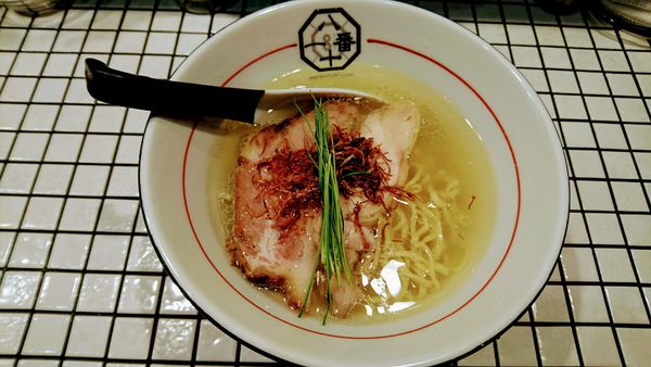 「うま味塩そば(中太手もみ麺)」@81番の写真