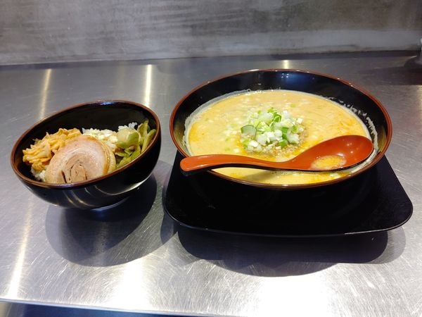 「担担麺(並盛・140g)＋そぼろ御飯セット1,100円」@高崎はた山の写真