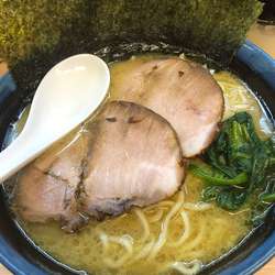 チャーシュー麺硬め、めし