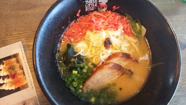 「濃厚海老ラーメン」@THREE LITTLE PIGSの写真