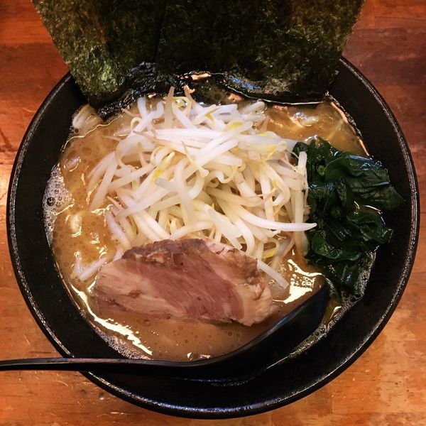 「もやしラーメン(並)　¥700」@家系ラーメン 傳助の写真